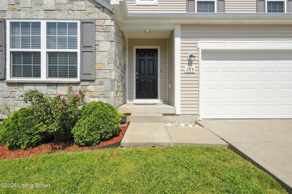Photo of 284 Saint Regis Dr, Shelbyville, KY 40065 (MLS # 1728541)