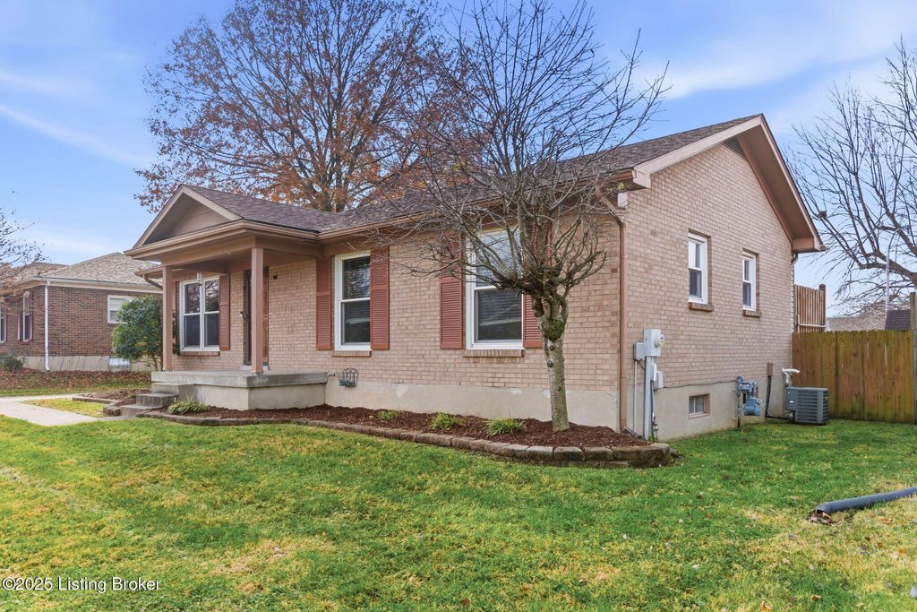 Photo of 4526 Sandhill Rd, Louisville, KY 40219 (MLS # 1704843)