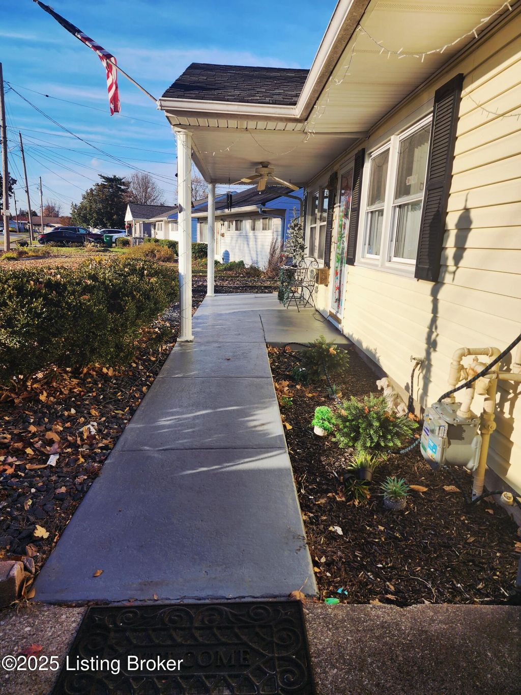 Photo of 4819 Hummingbird Cir, Louisville, KY 40213 (MLS # 1703520)