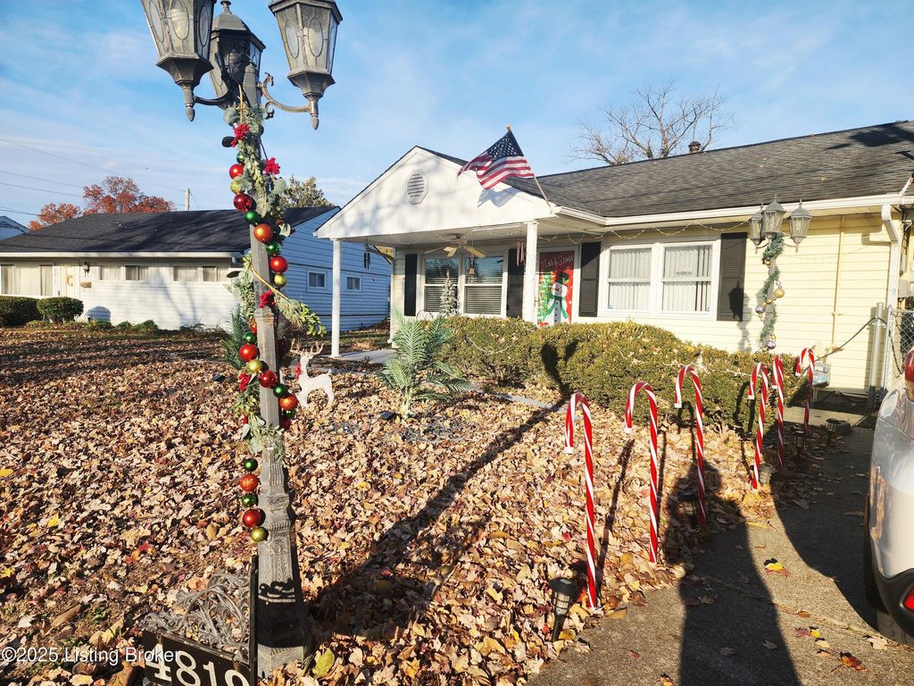 Photo of 4819 Hummingbird Cir, Louisville, KY 40213 (MLS # 1703520)