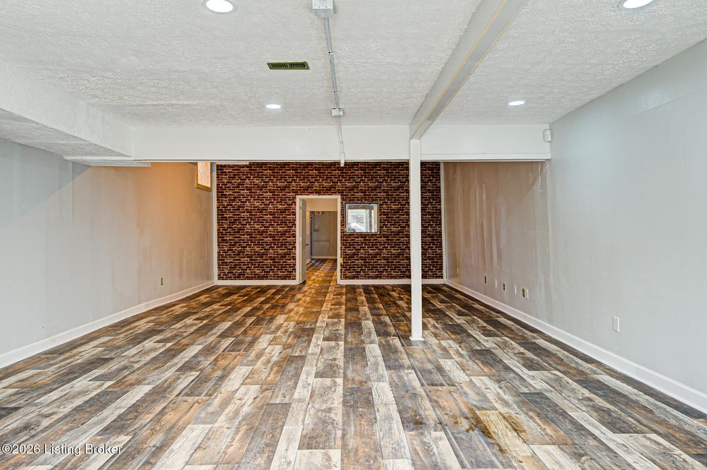 Photo of 1023 Main St, Shelbyville, KY 40065 (MLS # 1712655)