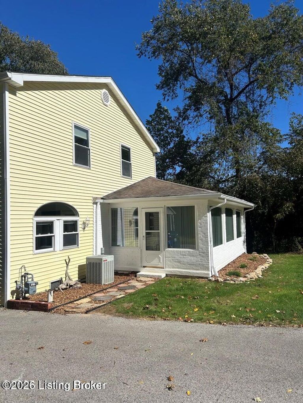 Photo of 10011 Fern Creek Rd, Louisville, KY 40291 (MLS # 1714466)