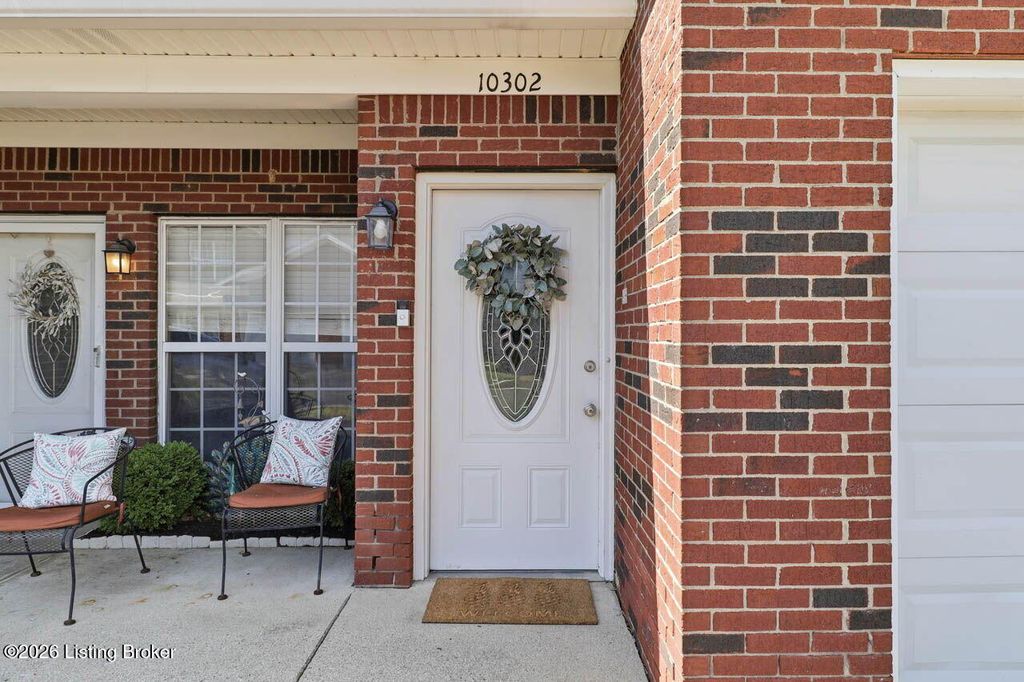 Photo of 10302 Dorsey Village Dr, Louisville, KY 40223 (MLS # 1717417)