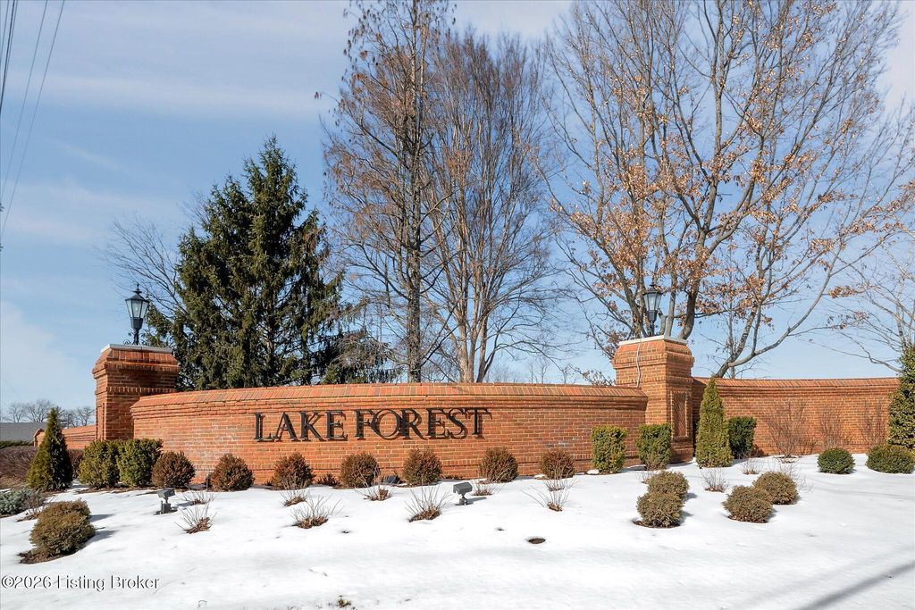 Photo of 514 Woodlake Dr, Louisville, KY 40245 (MLS # 1706121)