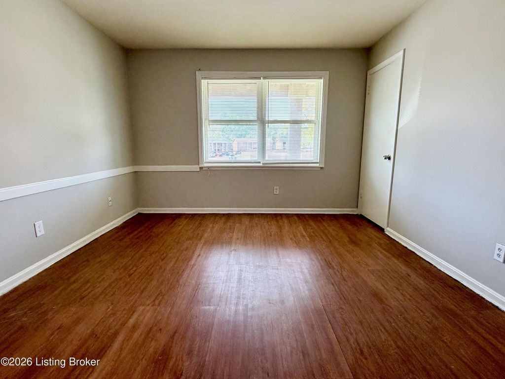 Photo of 3705 Briarbridge Ln, Louisville, KY 40218 (MLS # 1723436)
