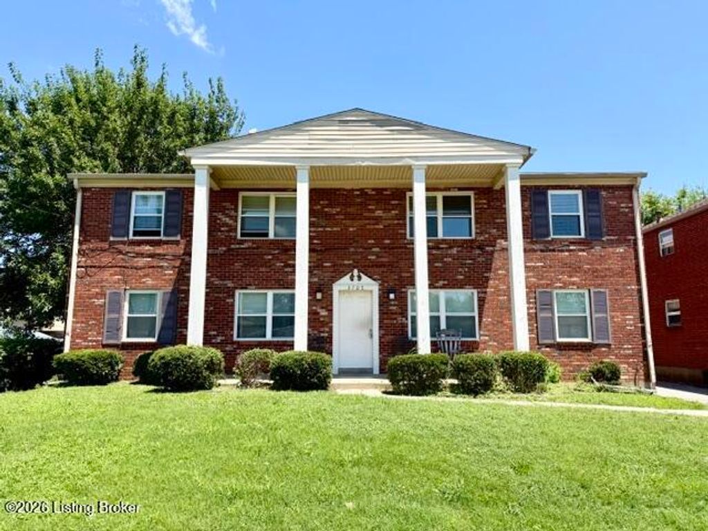 Photo of 3705 Briarbridge Ln, Louisville, KY 40218 (MLS # 1723436)