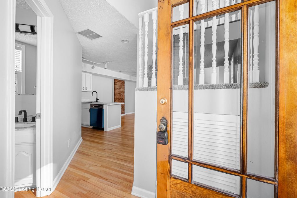 Photo of 1128 Cherokee Rd #APT 1A, Louisville, KY 40204 (MLS # 1707378)