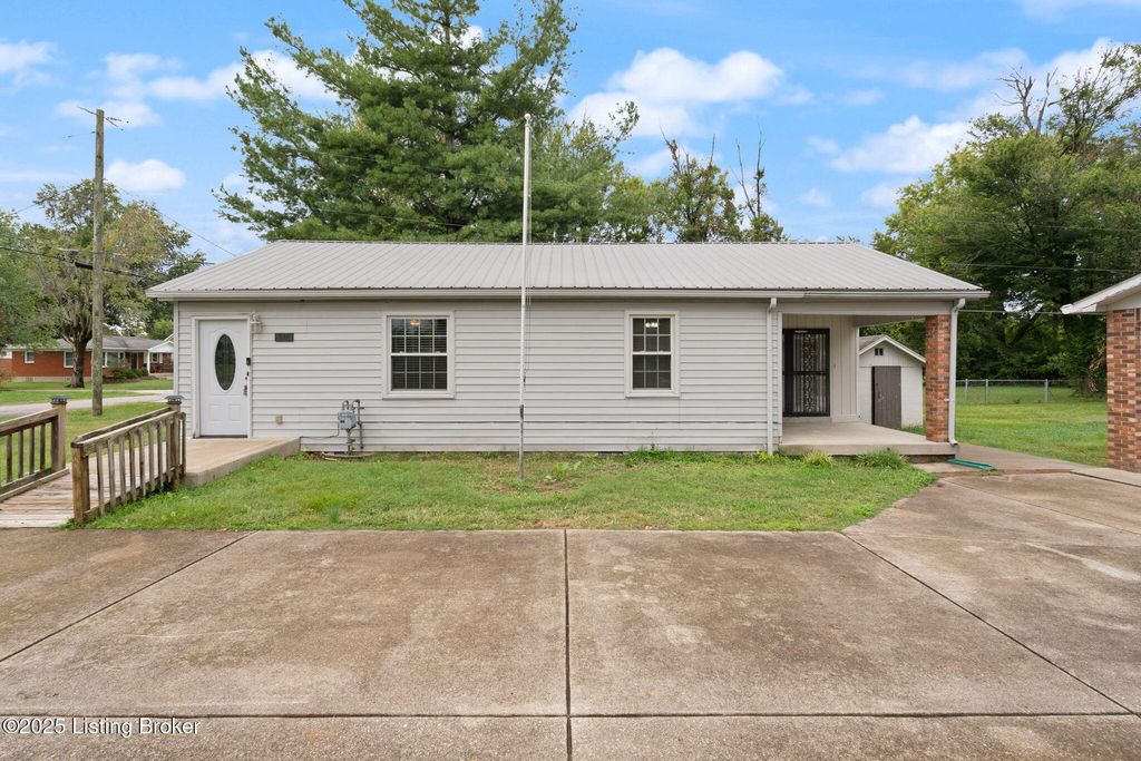 Photo of 5313 Speedway Ave, Louisville, KY 40272 (MLS # 1701618)