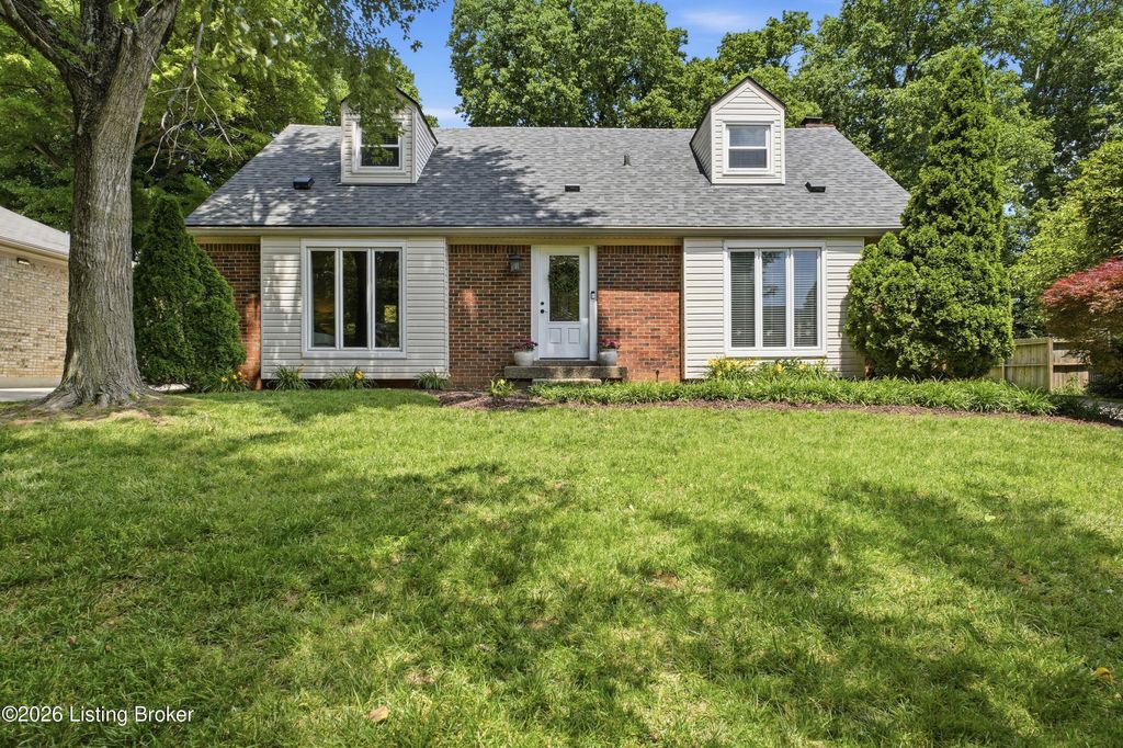 Photo of 1205 Holsworth Ln, Louisville, KY 40222 (MLS # 1718967)