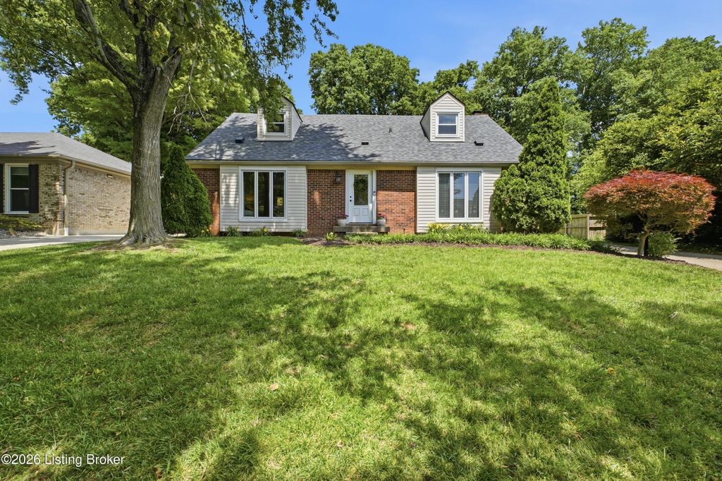 Photo of 1205 Holsworth Ln, Louisville, KY 40222 (MLS # 1718967)