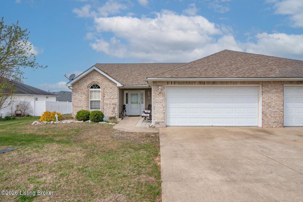 Photo of 117 McIntosh Dr, Elizabethtown, KY 42701 (MLS # 1711507)