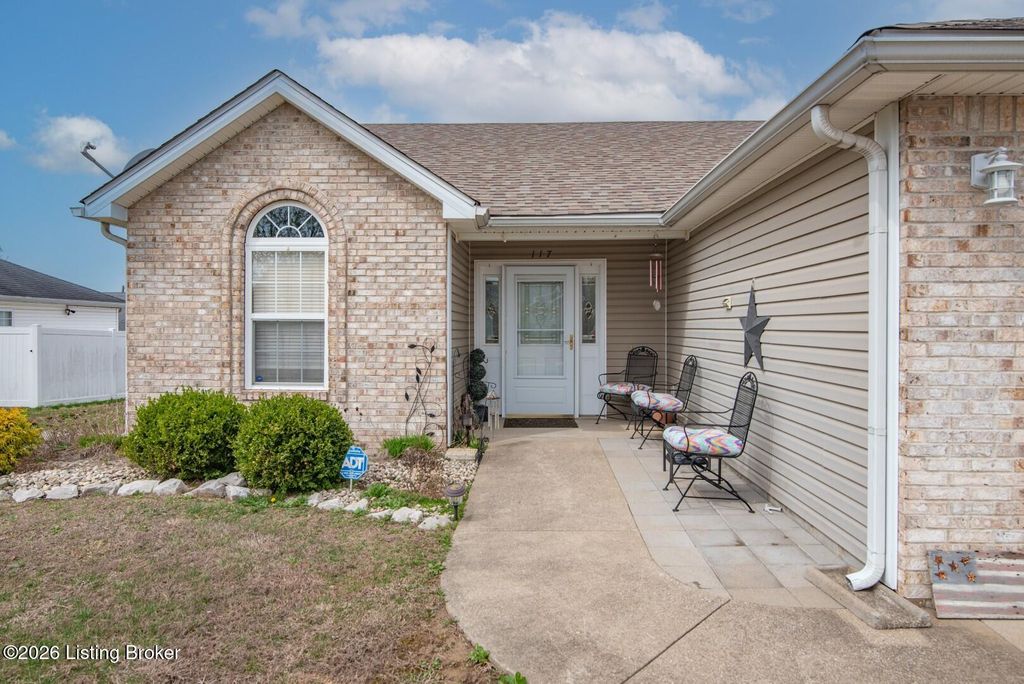 Photo of 117 McIntosh Dr, Elizabethtown, KY 42701 (MLS # 1711507)