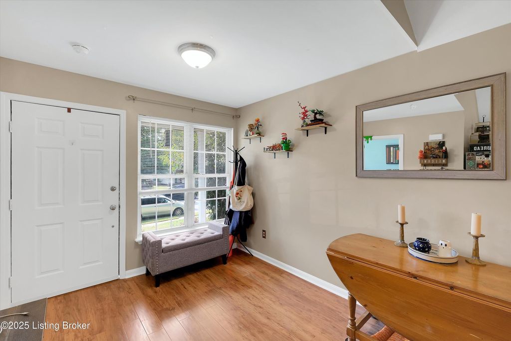 Photo of 613 E Hill St, Louisville, KY 40217 (MLS # 1704724)