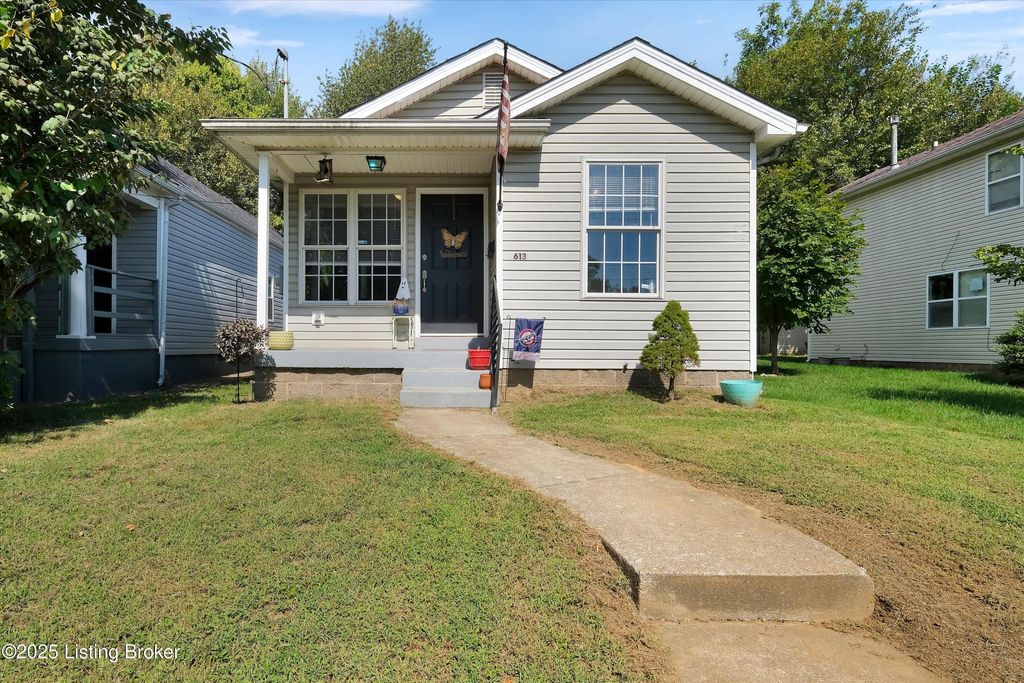 Photo of 613 E Hill St, Louisville, KY 40217 (MLS # 1704724)