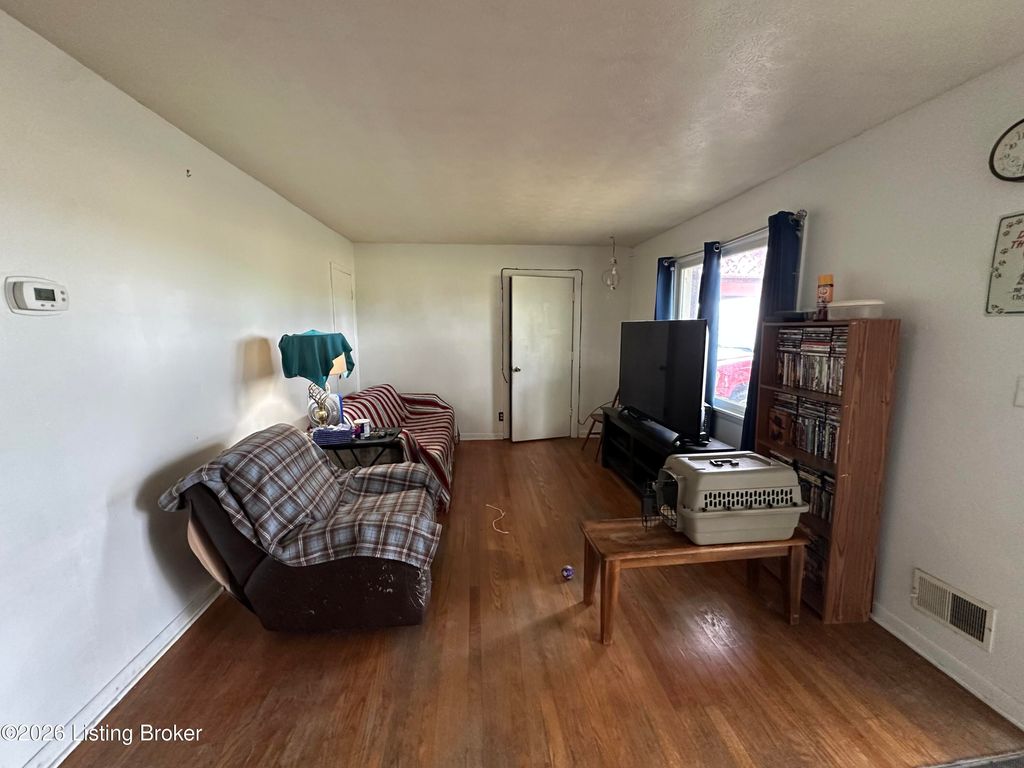 Photo of 804 Wallace Ave, Leitchfield, KY 42754 (MLS # 1716390)