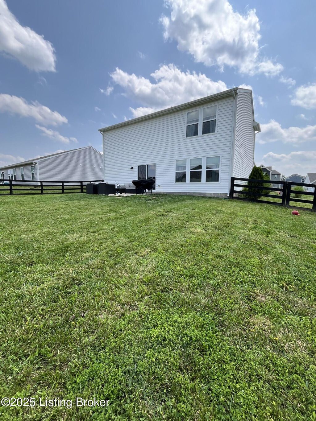 Photo of 106 Willow Branch Dr, Mt Washington, KY 40047 (MLS # 1700236)