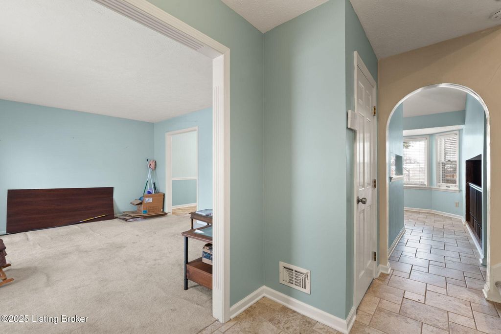 Photo of 8605 Amerivan Dr, Jeffersontown, KY 40299 (MLS # 1706813)