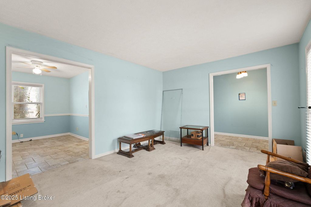 Photo of 8605 Amerivan Dr, Jeffersontown, KY 40299 (MLS # 1706813)