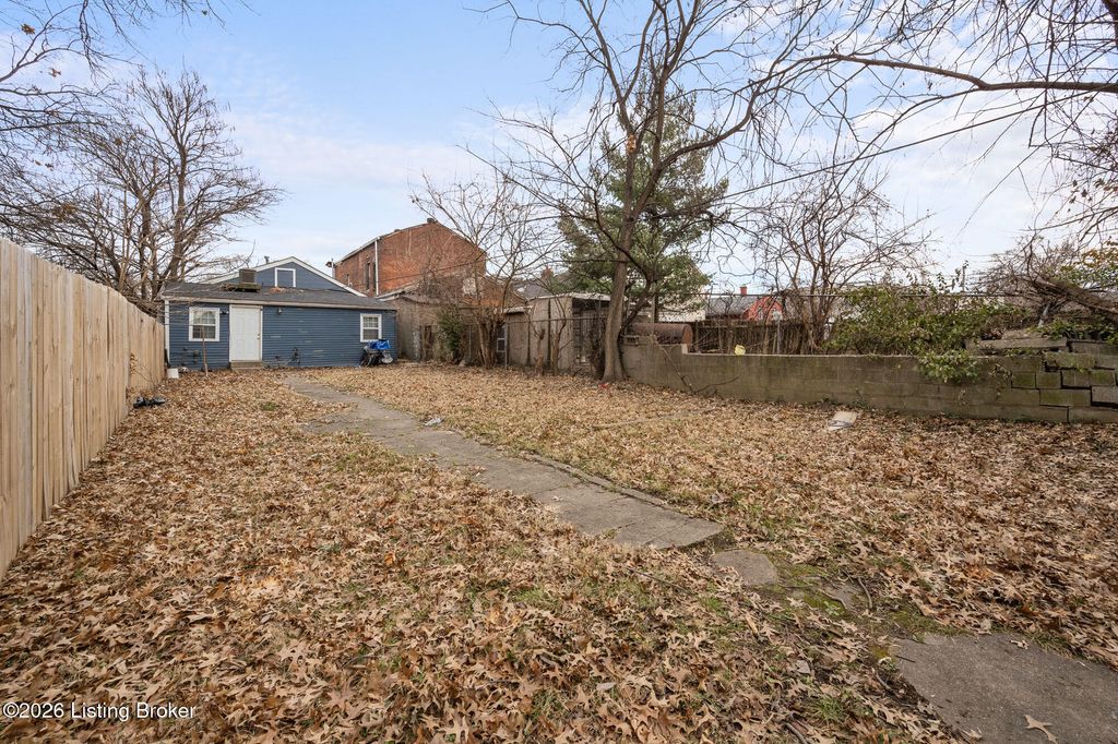 Photo of 1912 W Market St, Louisville, KY 40203 (MLS # 1707922)