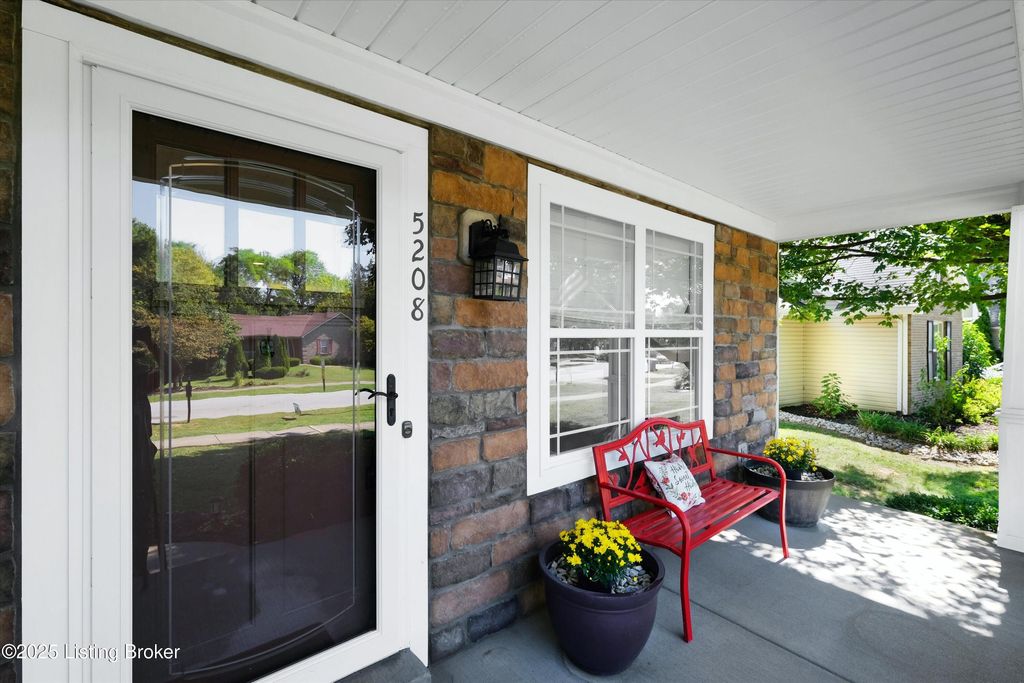 Photo of 5208 Manor Dr, Crestwood, KY 40014 (MLS # 1697691)