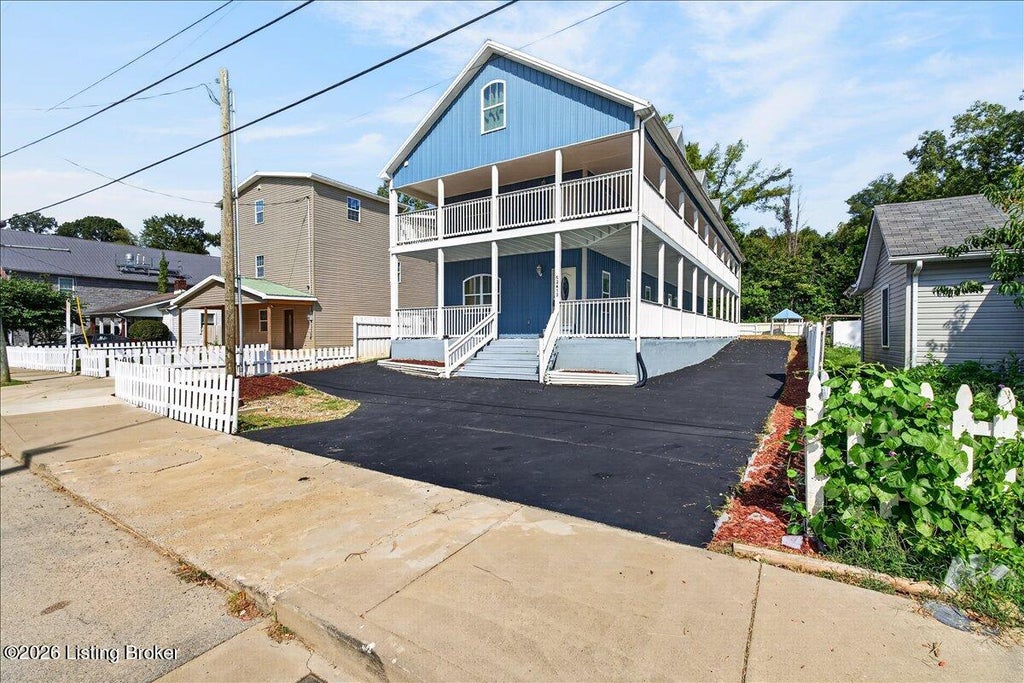 Photo of 12413 Berrytown Rd, Louisville, KY 40223 (MLS # 1728701)