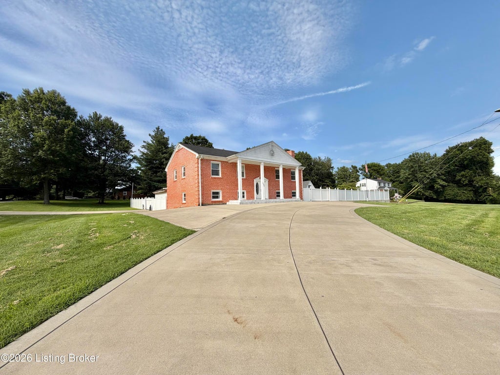 Photo of 6709 Cooper Chapel Rd, Louisville, KY 40229 (MLS # 1724244)