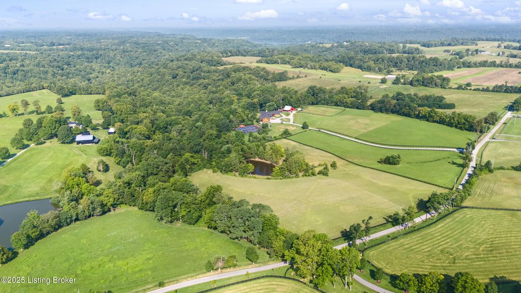Photo of 3912 Greenhaven Ln, Goshen, KY 40026 (MLS # 1697559)