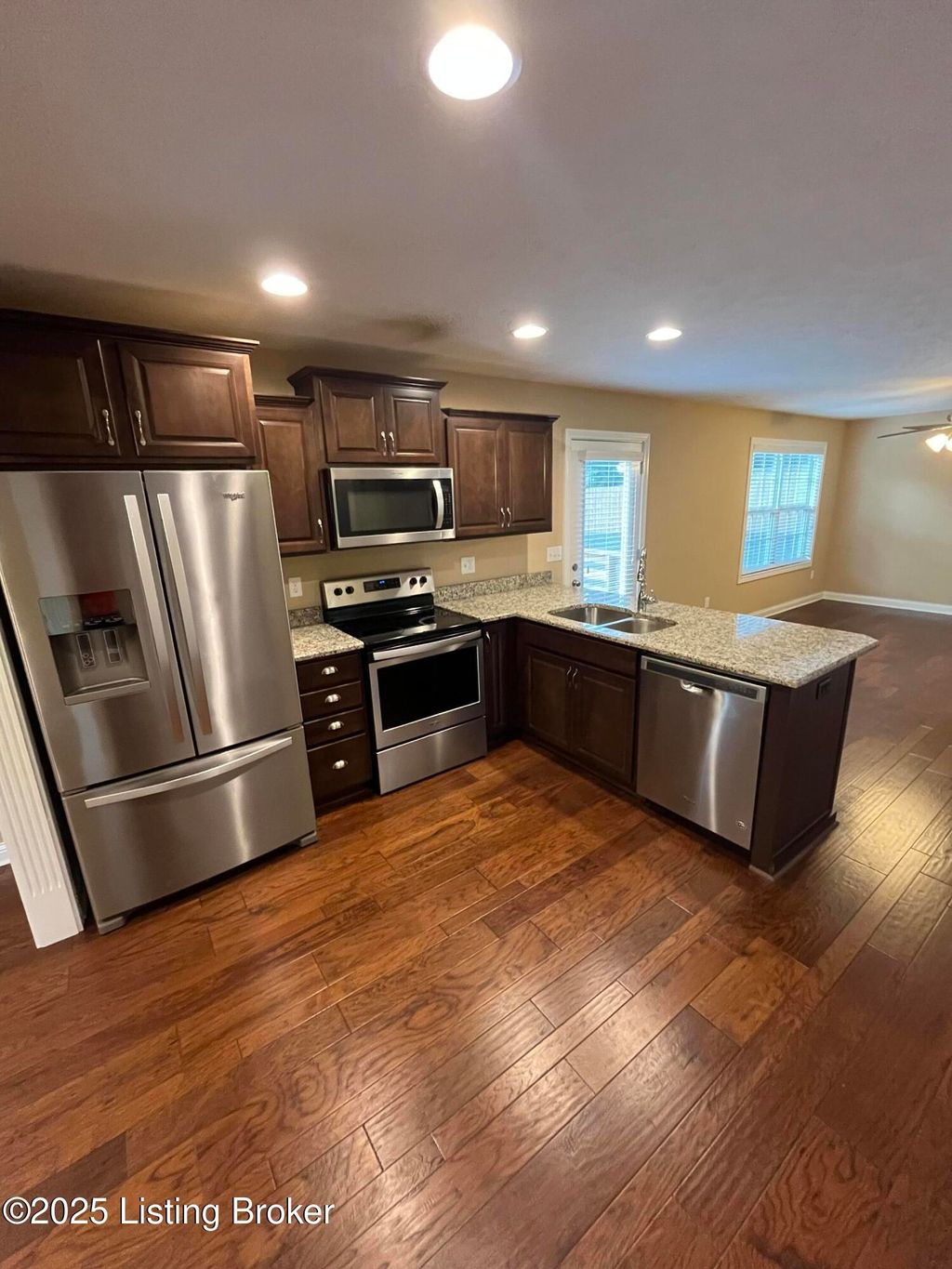 Photo of 208 Huckaberry St, Elizabethtown, KY 42701 (MLS # 1712369)