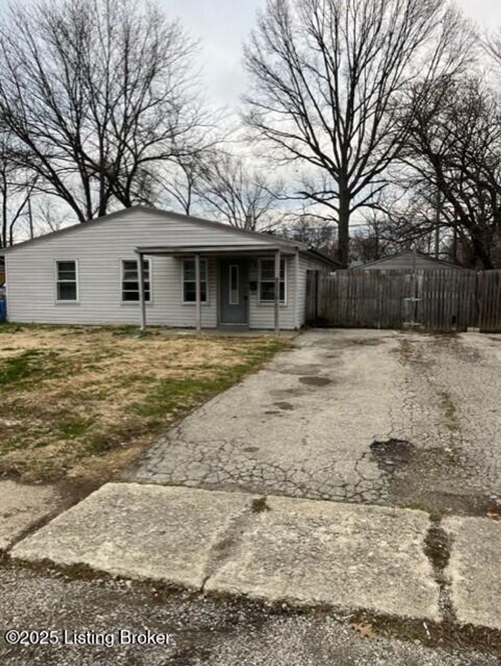 Photo of 5213 Monticello Ave, Louisville, KY 40218 (MLS # 1705901)
