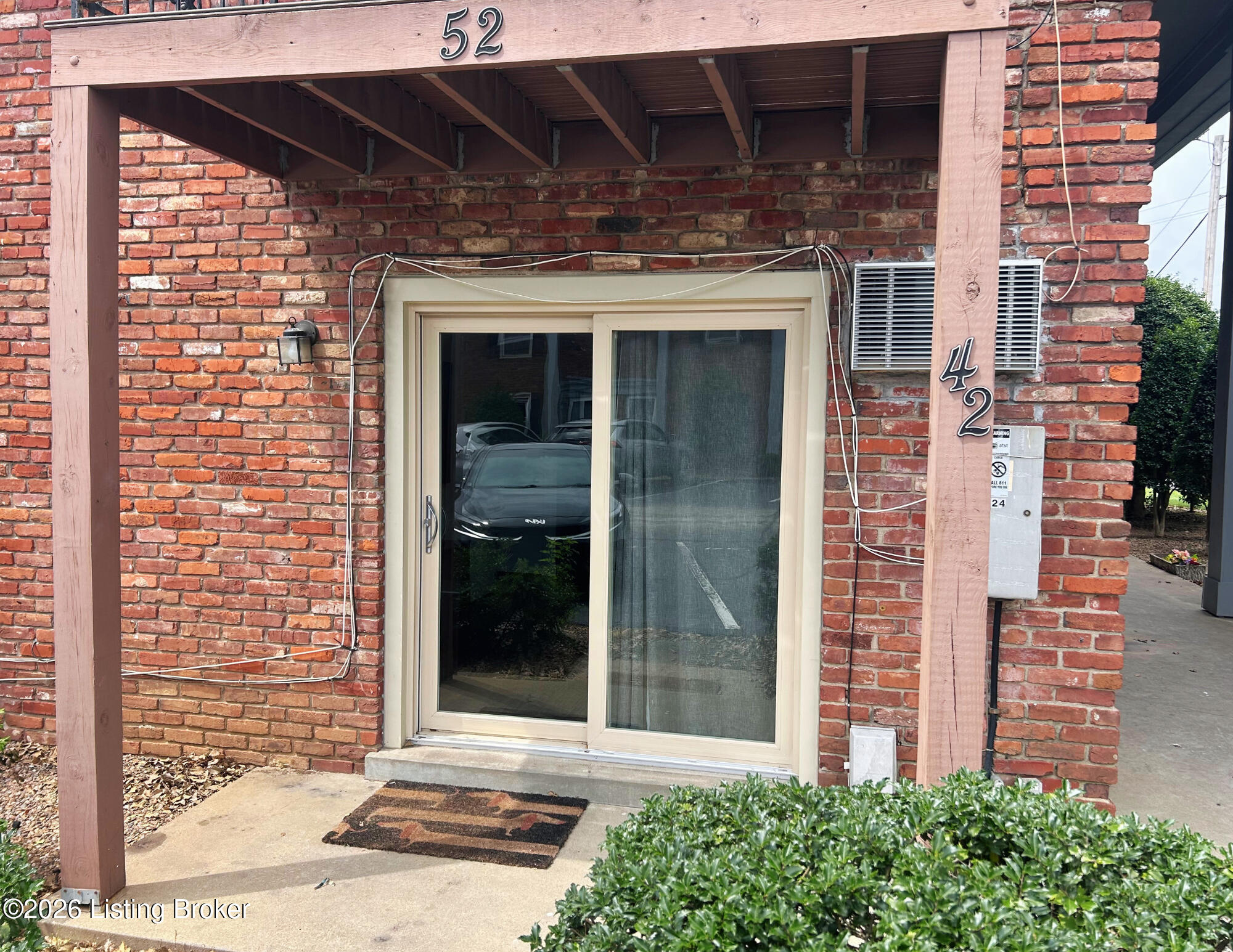 Photo 1 of 19 — 1924 Goldsmith Ln UNIT 42, Louisville, KY 40218