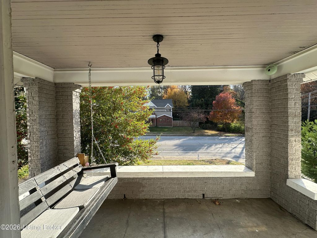 Photo of 2611 Grinstead Dr, Louisville, KY 40206 (MLS # 1717962)