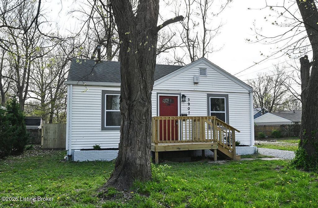 Photo of 3907 Peachtree Ave, Louisville, KY 40215 (MLS # 1713090)