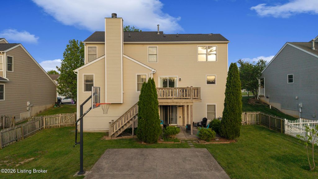 Photo of 6622 Rockview Way, Louisville, KY 40299 (MLS # 1714417)