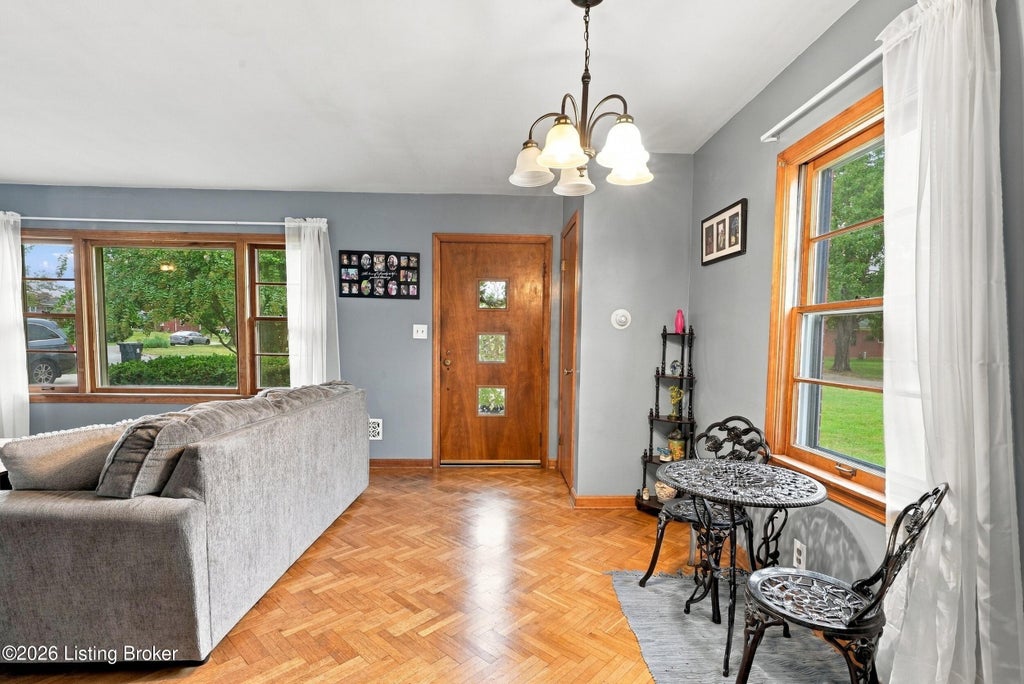 Photo of 2011 Tyrone Dr, Louisville, KY 40218 (MLS # 1729834)