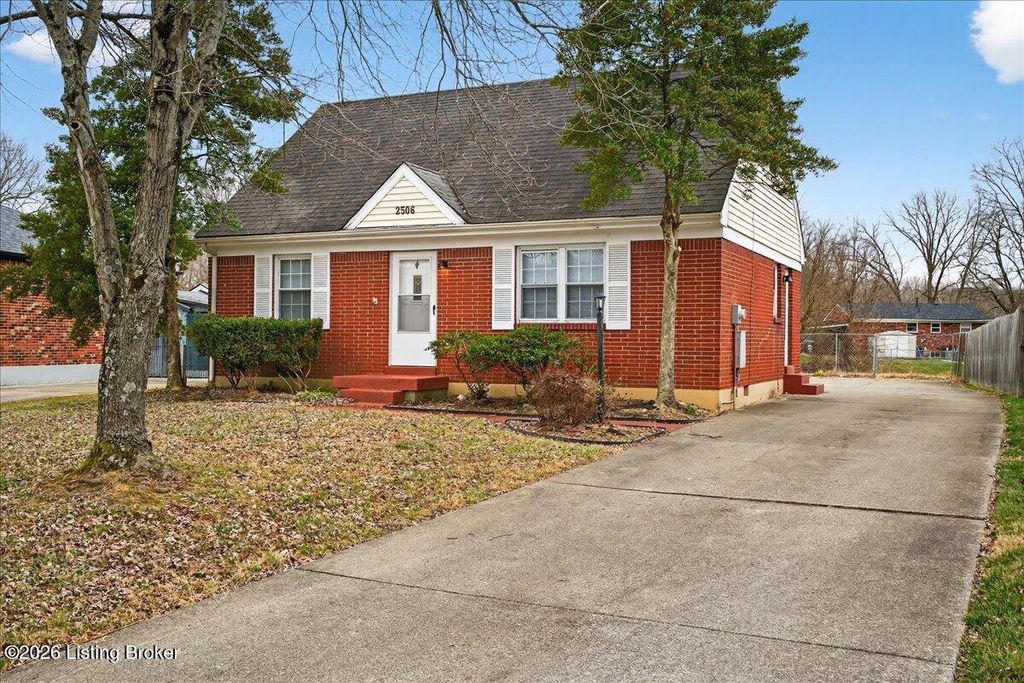 Photo of 2506 Tavistock Ct, Louisville, KY 40272 (MLS # 1707666)