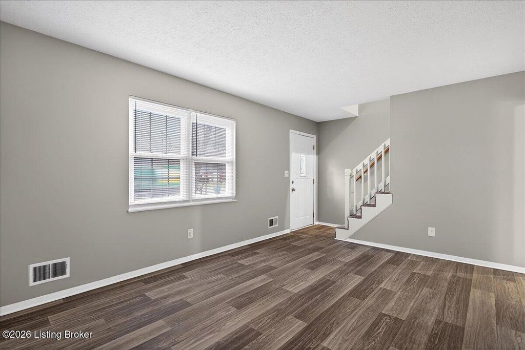 Photo of 2506 Tavistock Ct, Louisville, KY 40272 (MLS # 1707666)