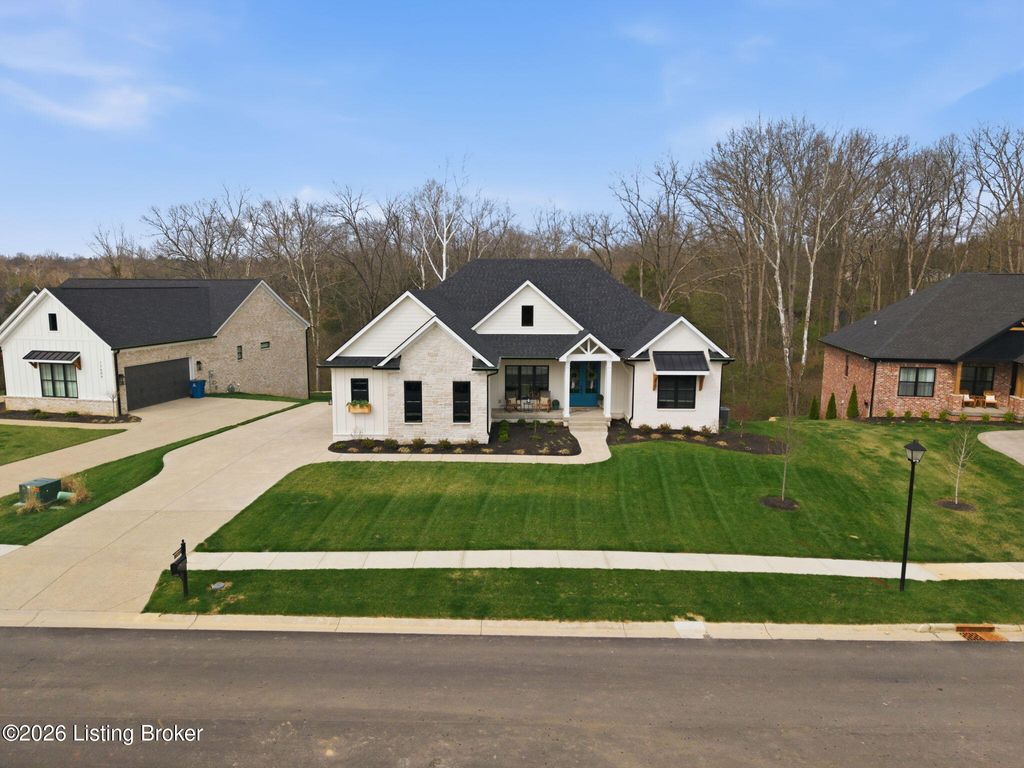 Photo of 17611 Fox Spring Way, Louisville, KY 40245 (MLS # 1712692)