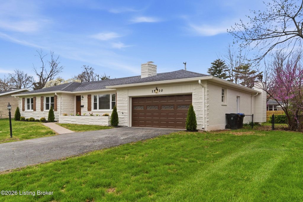 Photo of 1510 Vivian Ln, Louisville, KY 40205 (MLS # 1716420)