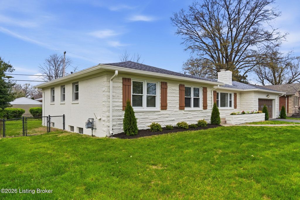 Photo of 1510 Vivian Ln, Louisville, KY 40205 (MLS # 1716420)