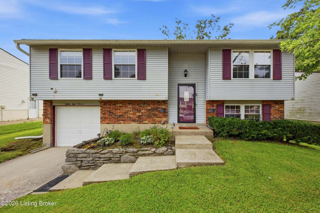 Photo of 8811 Running Fox Cir, Louisville, KY 40291 (MLS # 1726532)