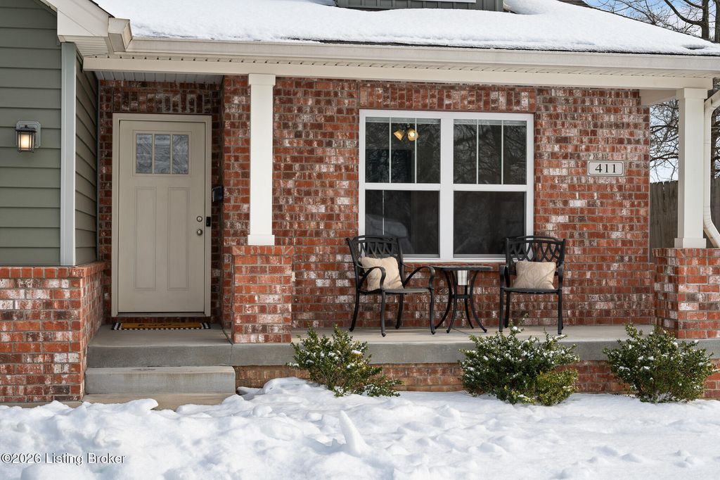 Photo of 411 Washburn Ave, Lyndon, KY 40222 (MLS # 1708704)