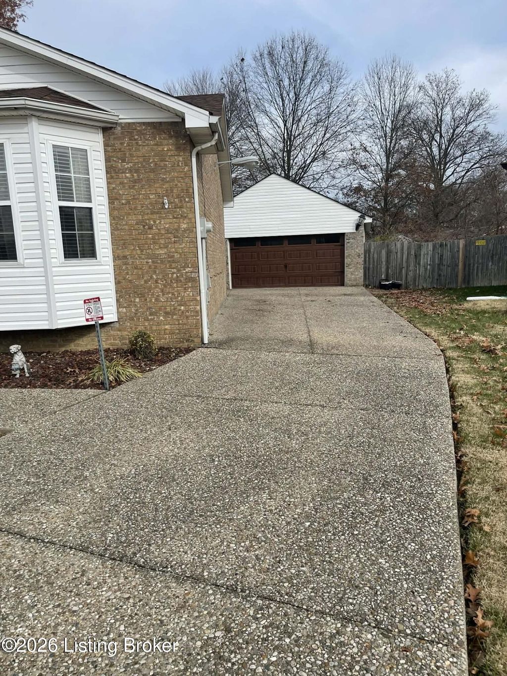 Photo of 7901 Jennifer Ridge Pl, Louisville, KY 40258 (MLS # 1712963)