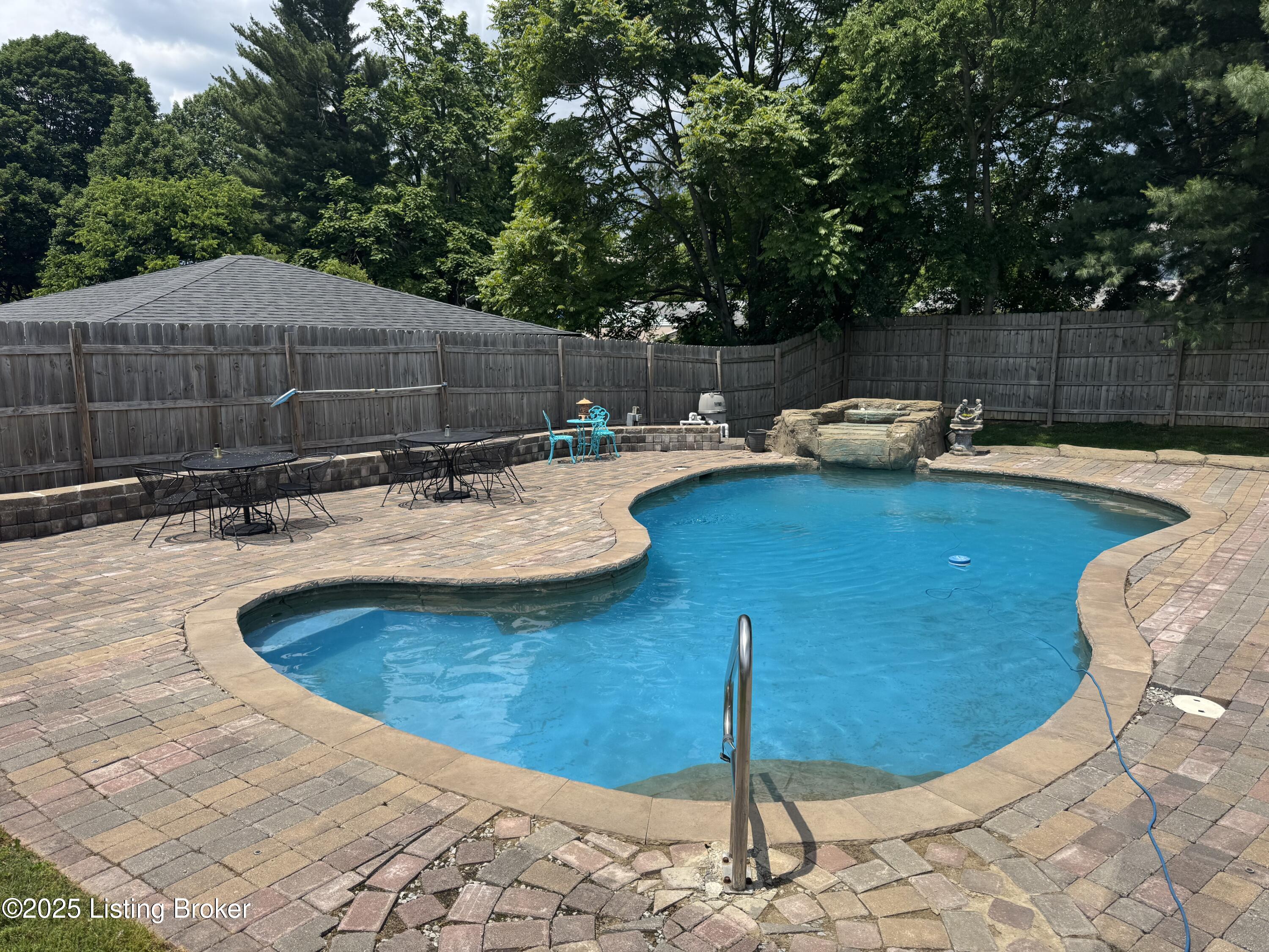 7005 Shareith Dr, Louisville, Pennsylvania image 3
