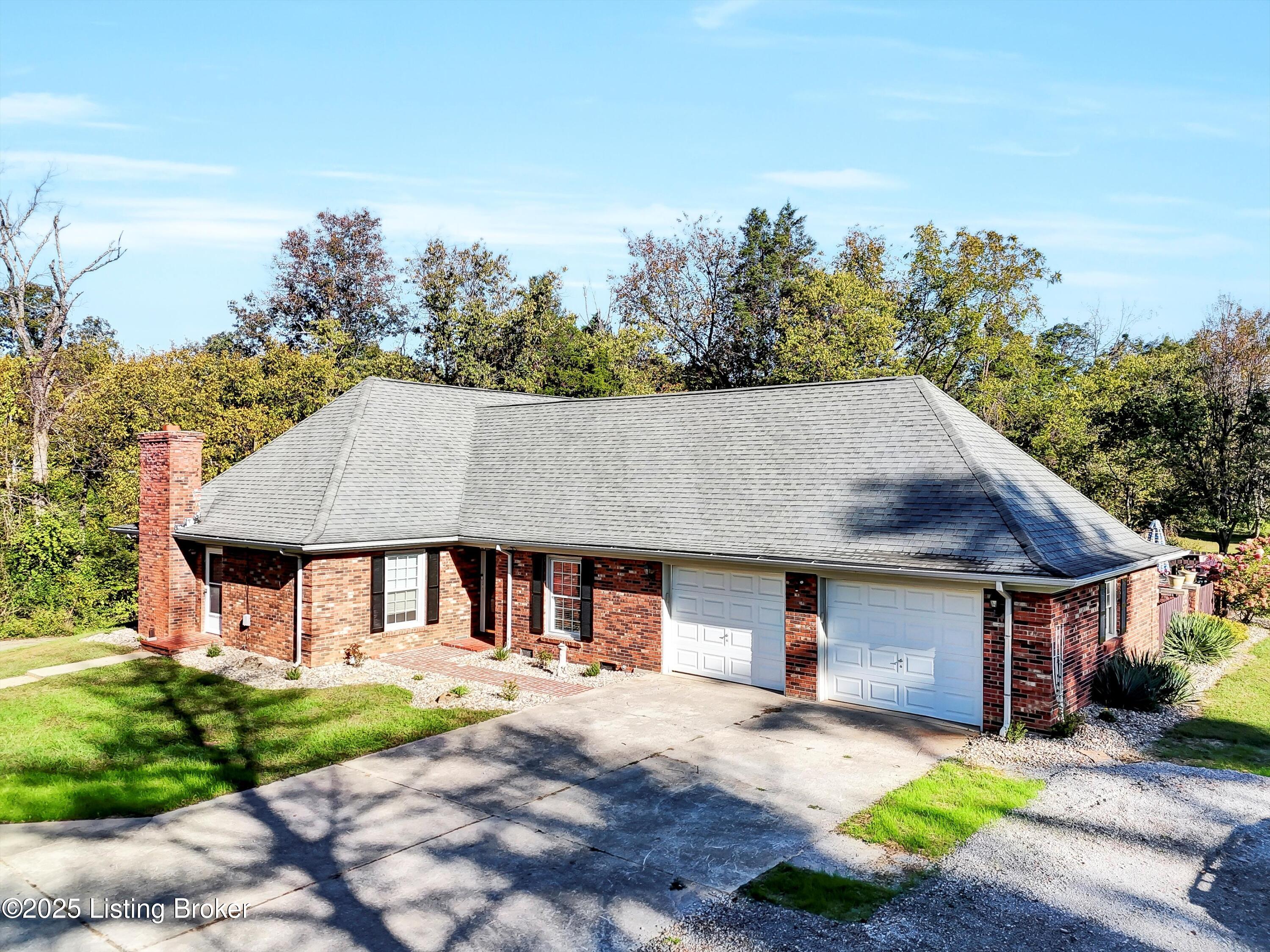 Photo 1 of 31 — 11605 Brentlinger Ln, Louisville, KY 40291