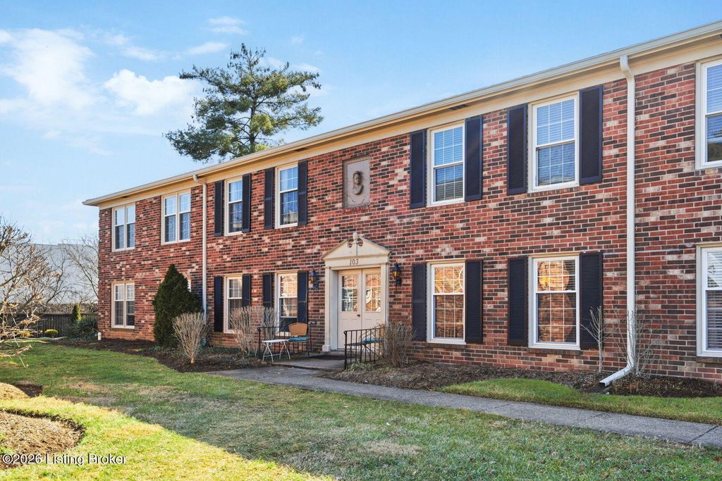Photo of 103 Ramsgate Gardens Ct #103, Louisville, KY 40207 (MLS # 1712636)