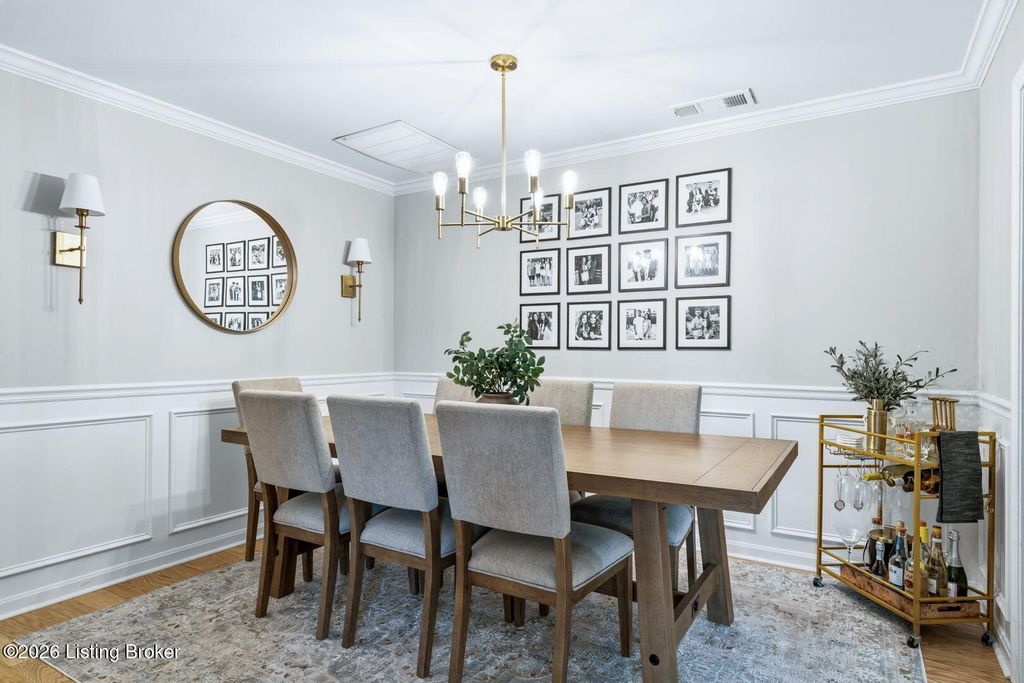 Photo of 103 Ramsgate Gardens Ct #103, Louisville, KY 40207 (MLS # 1712636)