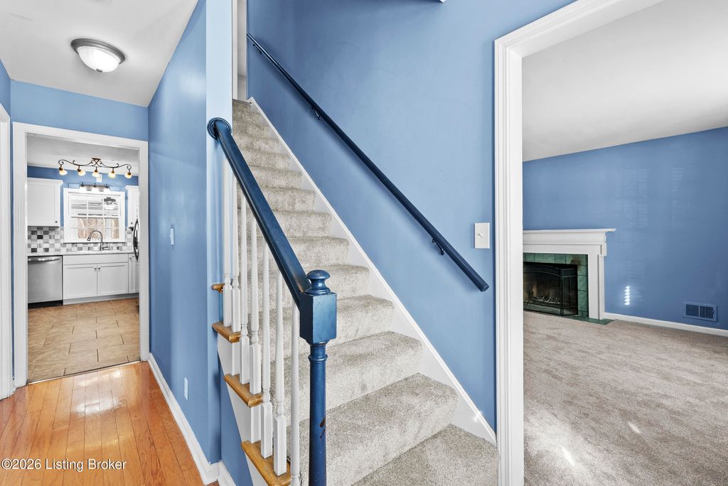 Photo of 4100 Roxbury Rd, Louisville, KY 40218 (MLS # 1707869)