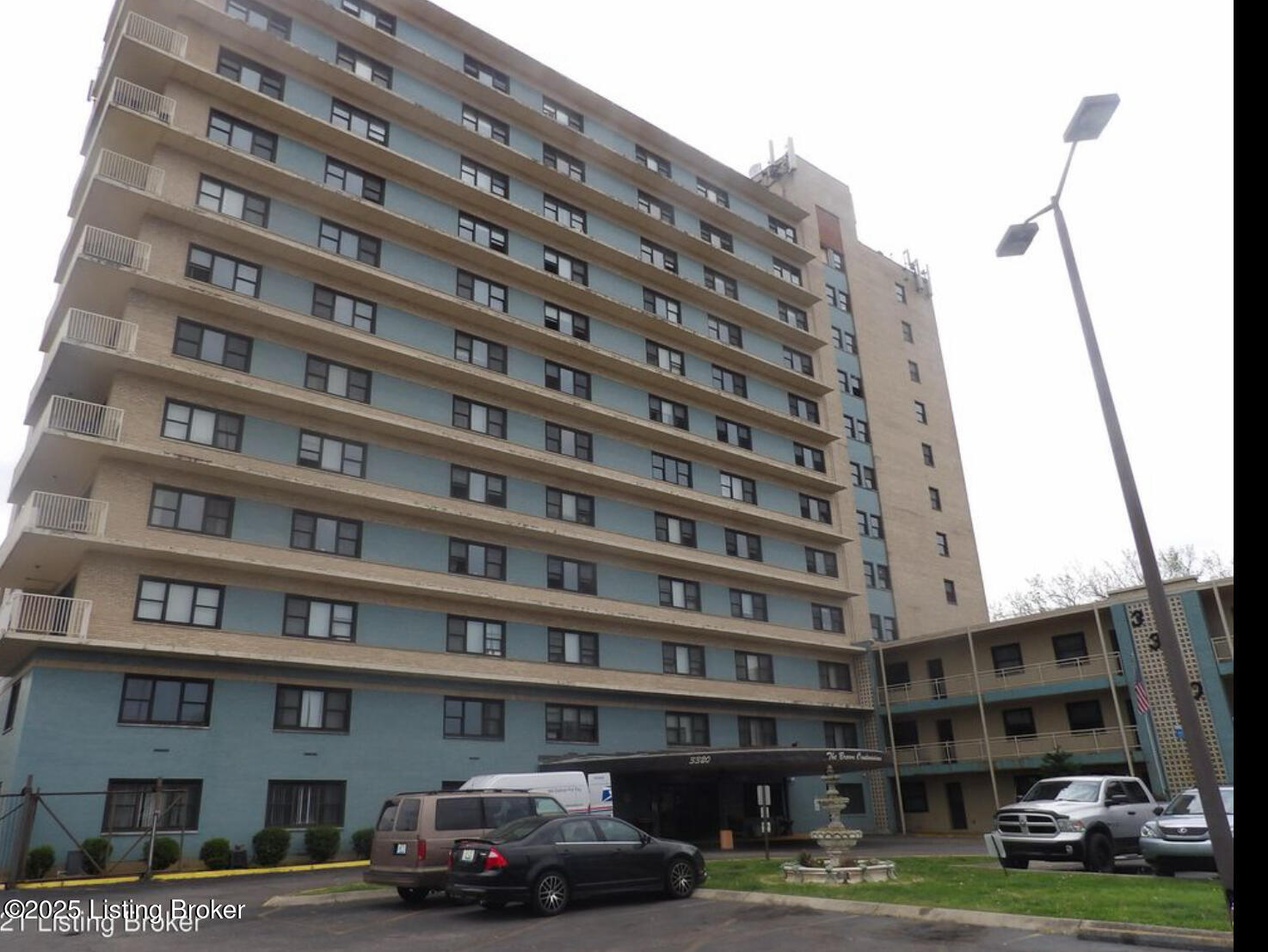 3320 Bardstown Rd #V8, Louisville, Pennsylvania image 1