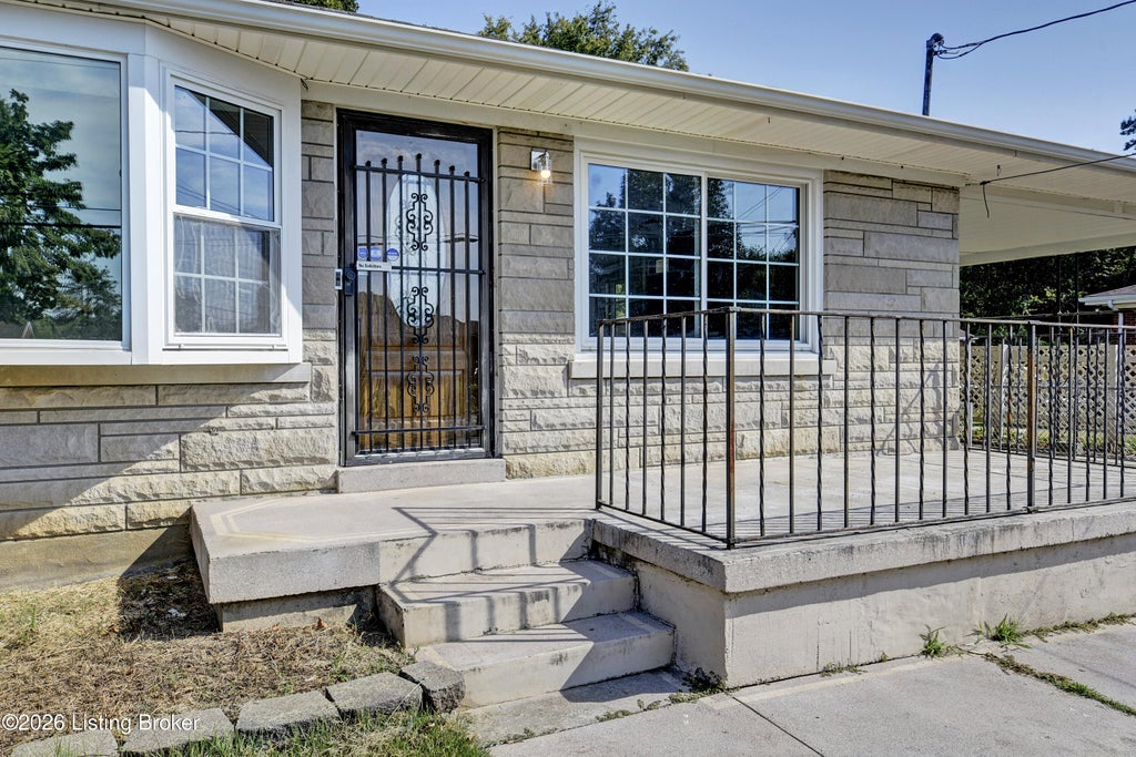 Photo of 6701 Morning Star Way, Louisville, KY 40272 (MLS # 1728441)