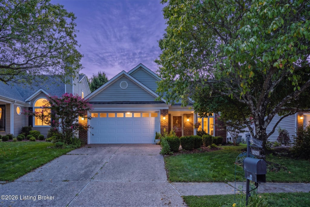 Photo of 10928 Fairway Pointe Dr, Louisville, KY 40241 (MLS # 1725029)